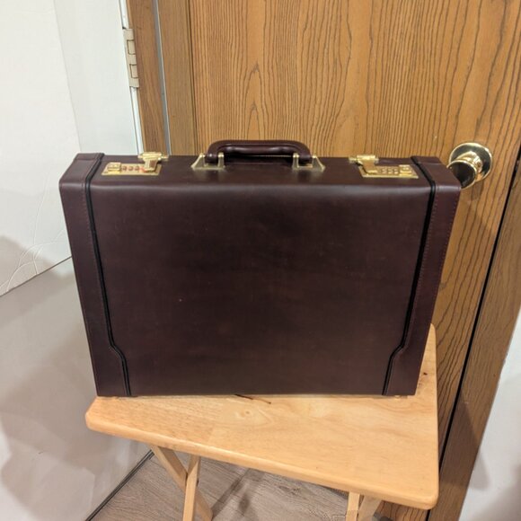 VIntage Brown Classic Briefcase- Measures 18 inches long by 13 inches wide - Picture 8 of 8